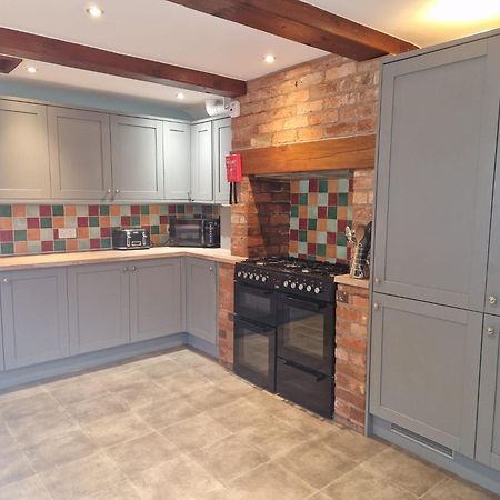 Hereford - Falcon House - Spacious 5 Bedroom House With Games Room - Sleeps 14 Guests - Great Property For Family & Friends Gathering Together - Hosted By Rentmyhouse Exterior foto