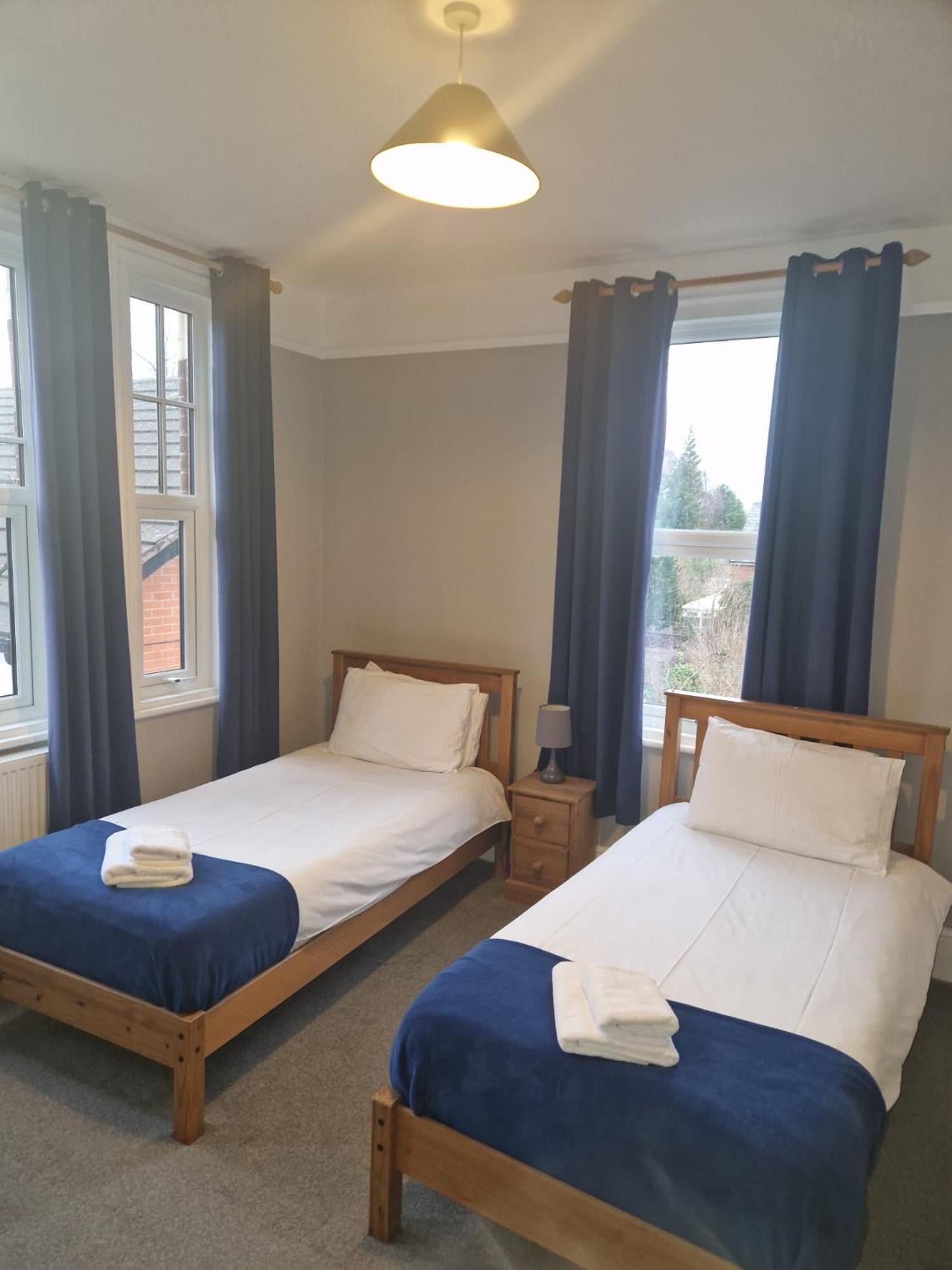 Hereford - Falcon House - Spacious 5 Bedroom House With Games Room - Sleeps 14 Guests - Great Property For Family & Friends Gathering Together - Hosted By Rentmyhouse Exterior foto