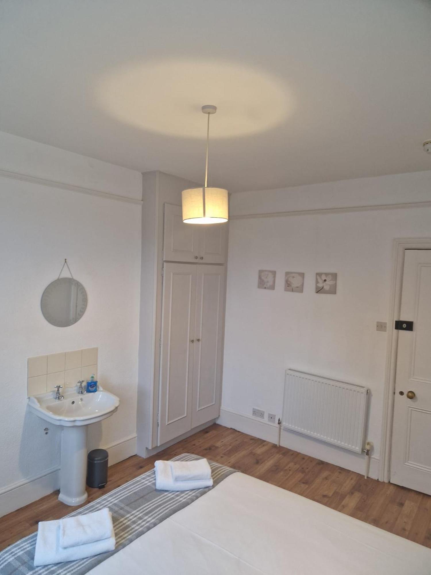 Hereford - Falcon House - Spacious 5 Bedroom House With Games Room - Sleeps 14 Guests - Great Property For Family & Friends Gathering Together - Hosted By Rentmyhouse Exterior foto