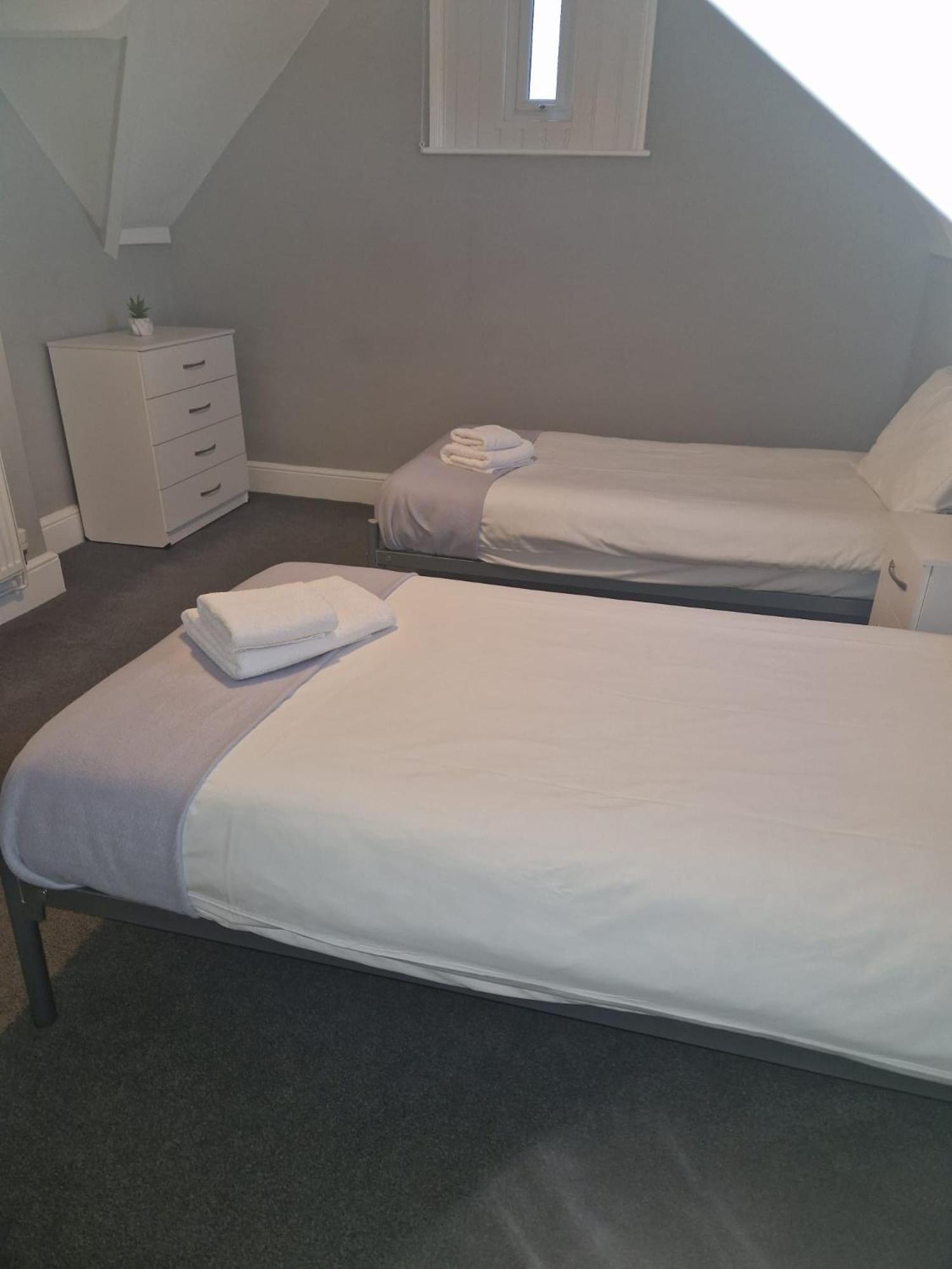 Hereford - Falcon House - Spacious 5 Bedroom House With Games Room - Sleeps 14 Guests - Great Property For Family & Friends Gathering Together - Hosted By Rentmyhouse Exterior foto