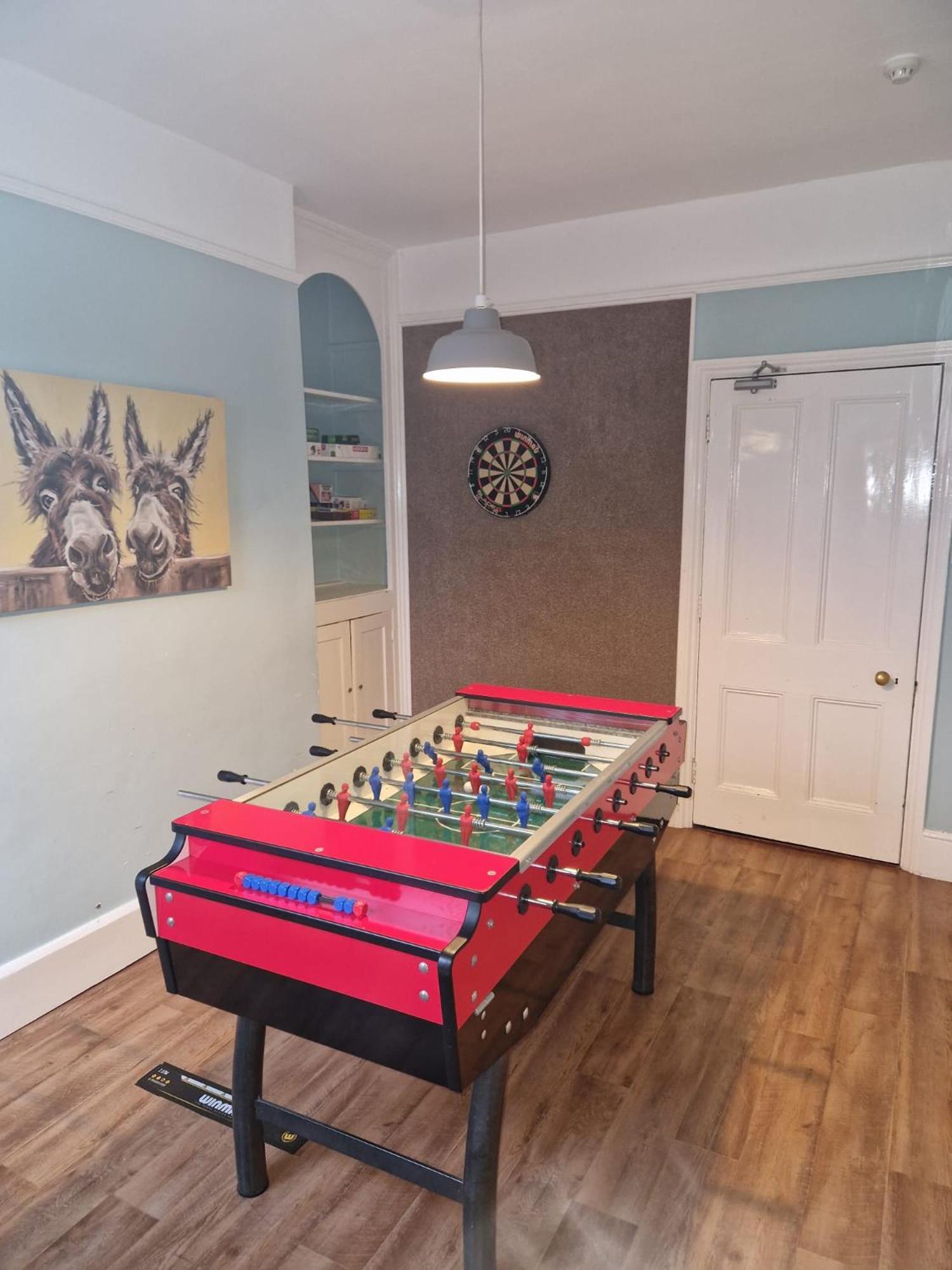 Hereford - Falcon House - Spacious 5 Bedroom House With Games Room - Sleeps 14 Guests - Great Property For Family & Friends Gathering Together - Hosted By Rentmyhouse Exterior foto
