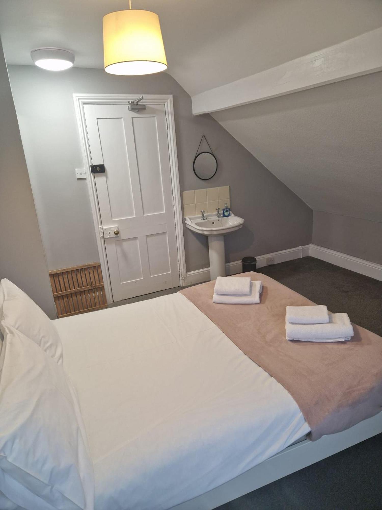 Hereford - Falcon House - Spacious 5 Bedroom House With Games Room - Sleeps 14 Guests - Great Property For Family & Friends Gathering Together - Hosted By Rentmyhouse Exterior foto